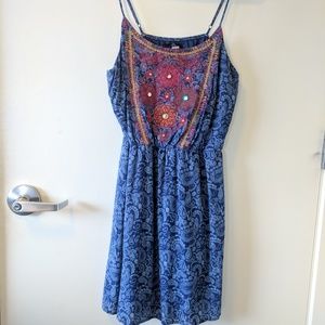 ⬇️ Francesca's Collections Sleeveless Dress